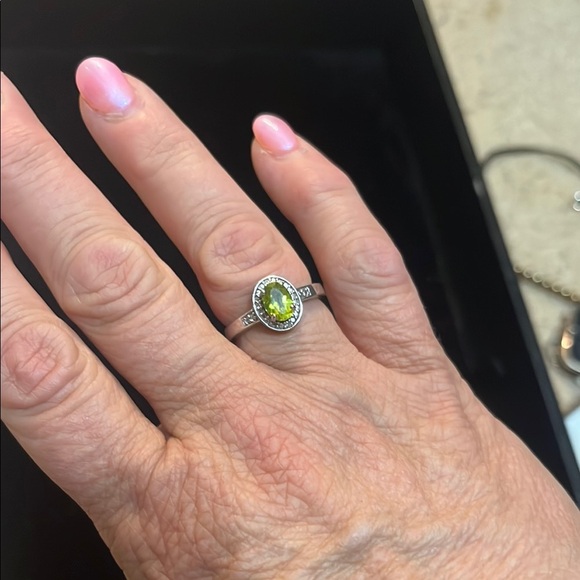EUC! Peridot and .925 Silver Halo Ring with Vibrant Center Stone - Picture 6 of 6